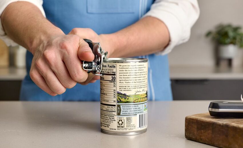 how to use can opener